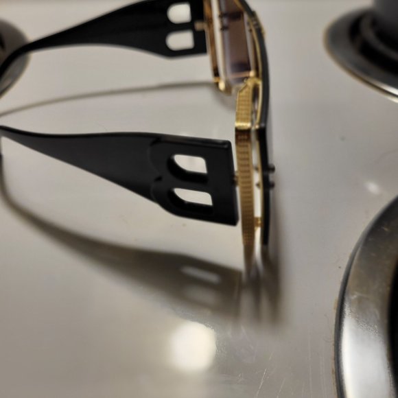 Sunglasses BURBERRY N E W - Picture 2 of 3